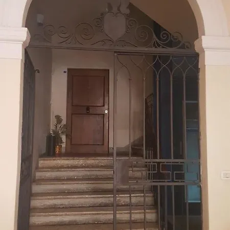 All'ombra Della Torre
