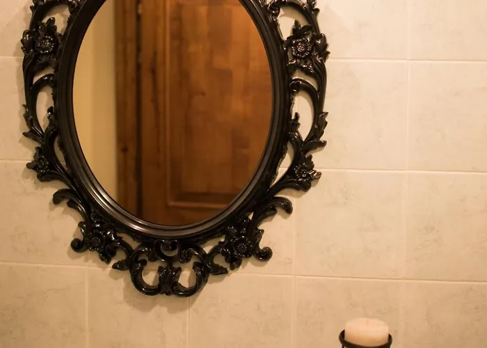 All'ombra Della Torre Only Bed & Breakfast 3*