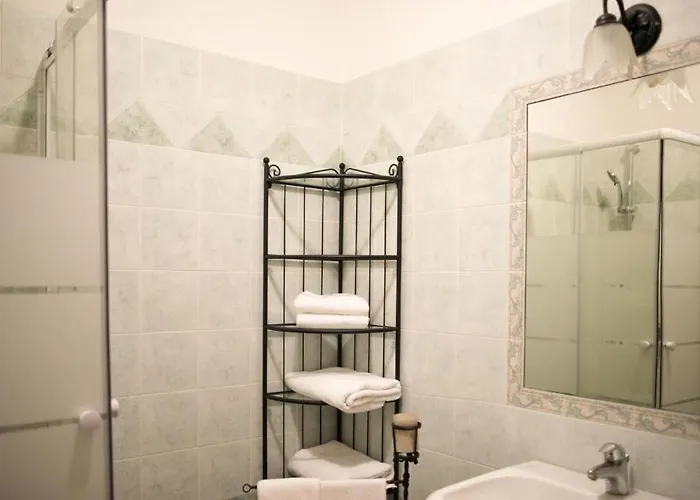 All'ombra Della Torre Only Bed & Breakfast