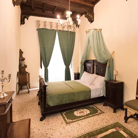 All'ombra Della Torre Only 3* Siena