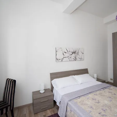 All'ombra Della Torre Only فندق مبيت وإفطار