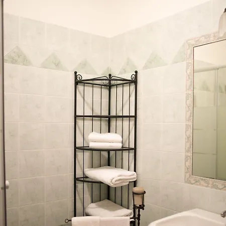 All'ombra Della Torre Only Bed & Breakfast 3*