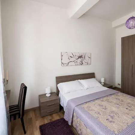 Bed & Breakfast All'ombra Della Torre A Due Passi Da Piazza Del Campo Siena
