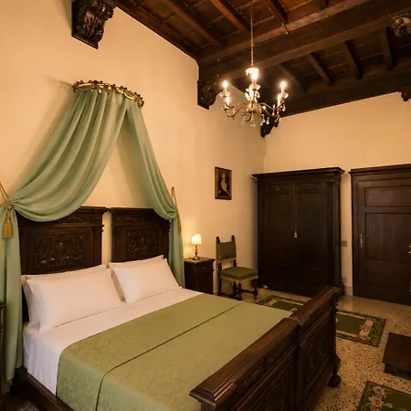 All'ombra Della Torre A Due Passi Da Piazza Del Campo Bed & Breakfast