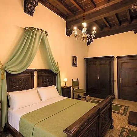 Bed & Breakfast All'ombra Della Torre A Due Passi Da Piazza Del Campo Siena