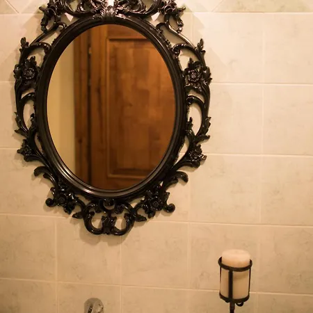 All'ombra Della Torre Only Bed & Breakfast 3*