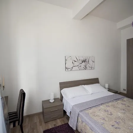 All'ombra Della Torre Only Bed & Breakfast Siena