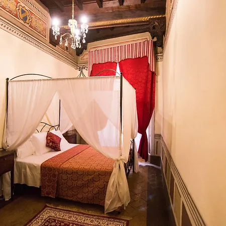 All'ombra Della Torre Only 3* Siena