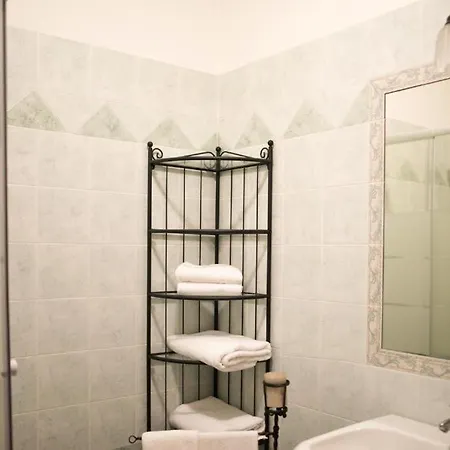 All'ombra Della Torre Only Bed & Breakfast