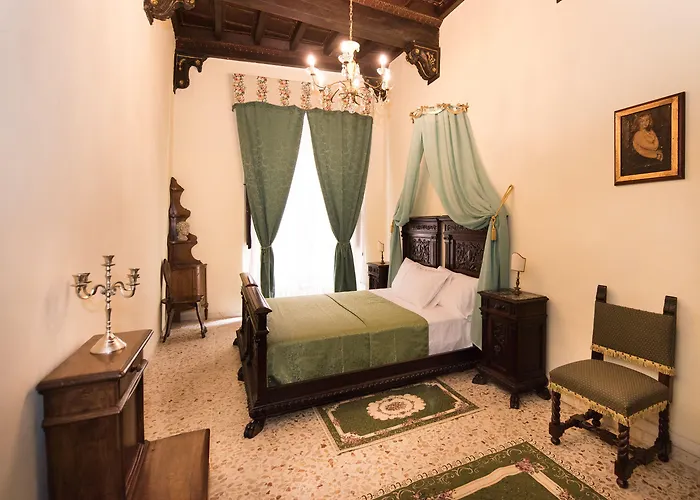 All'ombra Della Torre Only 3* Siena