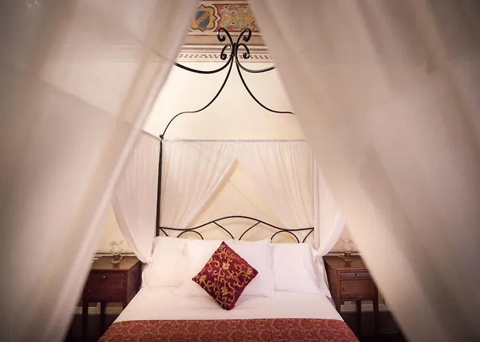 All'ombra Della Torre Only Bed and Breakfast Σιένα