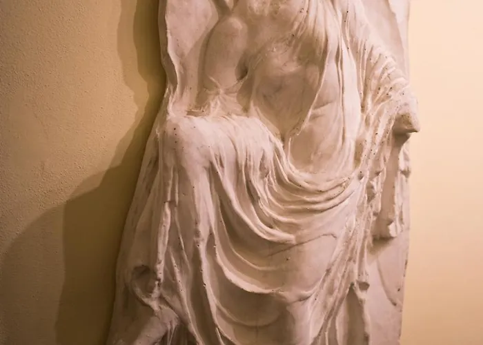 All'ombra Della Torre Only 住宿加早餐酒店 3*